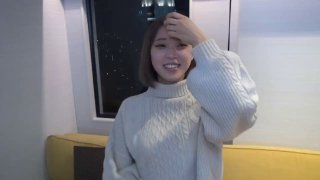 气质性感的美女和闺蜜一起见网友吃饭时2人喝多了带回酒店在先把胸大美女爆操内射又到床上干另外一个